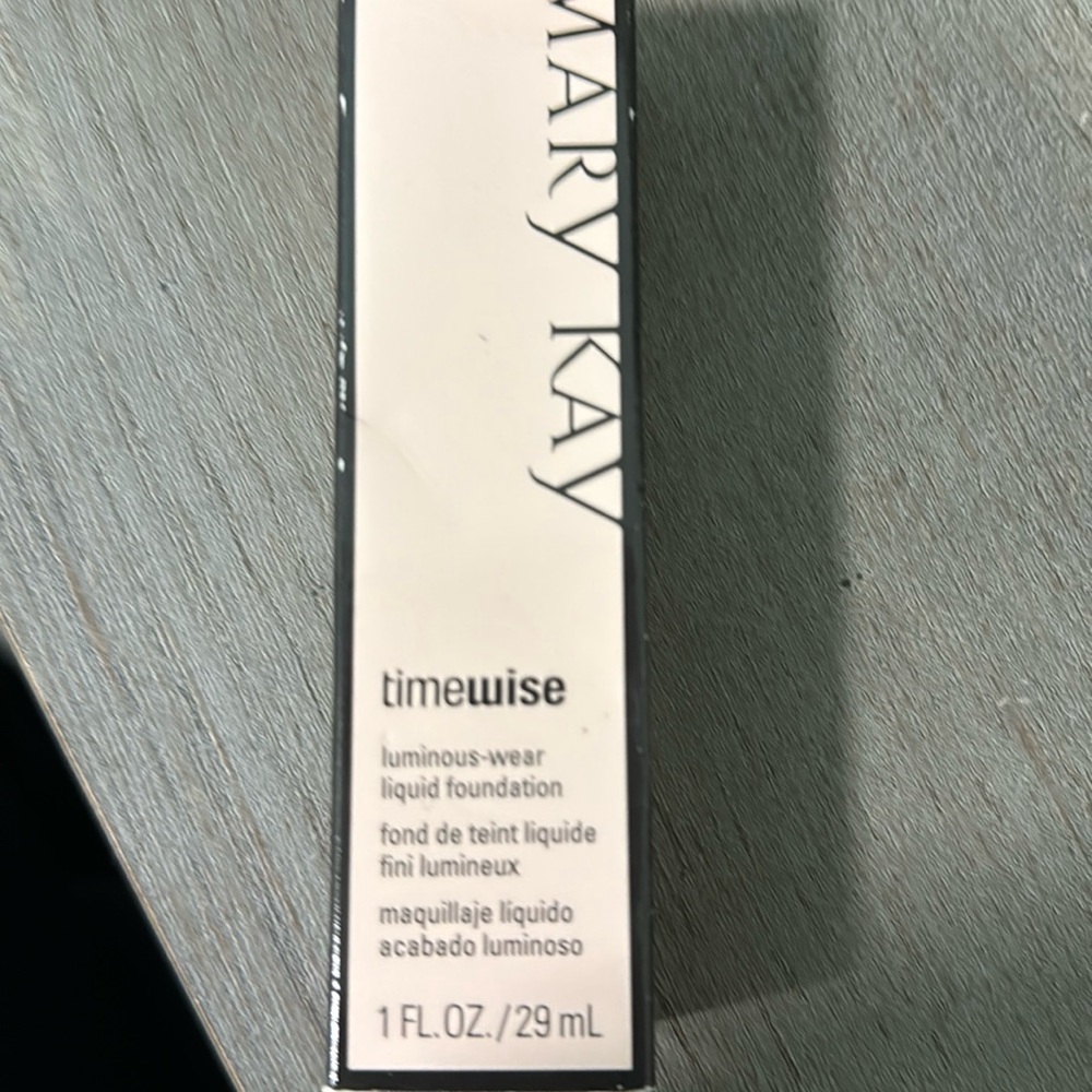 NIB Mary Kay Ivory 4